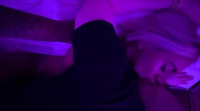 Pompino con footjob biondina italiana fica