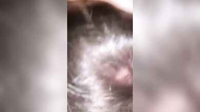 Inculata in macchina dal fidanzato con crampie