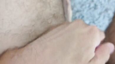 Parla al telefono e le infilo il cazzo in bocca