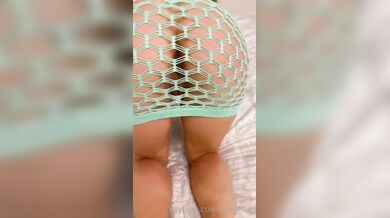 Ti perdono se ti trovo a pecora sul letto pronta a farti chiavare