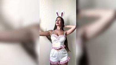 Elisa Esposito coniglietta sexy OF