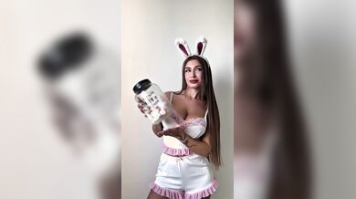 Elisa Esposito coniglietta sexy OF