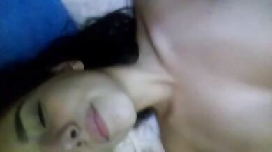 Studentessa si masturba per il suo ragazzo