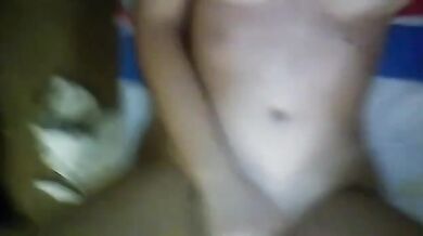 Studentessa si masturba per il suo ragazzo