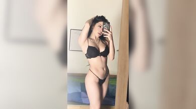 Flavia si masturba OF