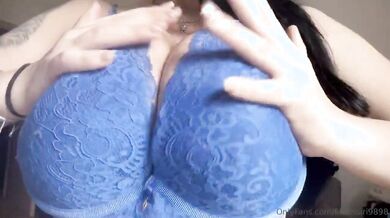 Le tettone enormi di una ofanser italiana fica