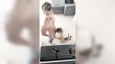 Segretaria scopata in ufficio dal suo capo palestrato