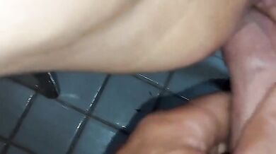 Chiavo il culo della collega del supermercato e lo sborro