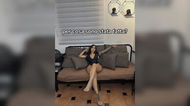 Ragazza mora fica social scopata nella doccia