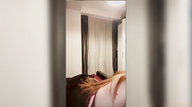 Rossa italiana 20 enne con belle tettone spompina il fidanzato