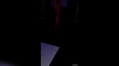 Ragazza italiana spompina cazzi e scopa al club privè glory hole amatoriale