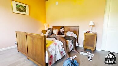 Shelena scopata da cavallo di razza tatuato