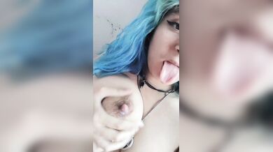 Strizzatina di capezzoli mamma italiana