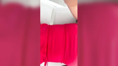 Senza slip a casa di amici