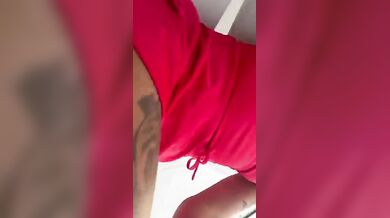 Senza slip a casa di amici