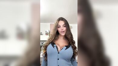 Ragazza italiana tettona dopo una spagnola scopa il suo ragazzo OF