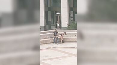 Coppia italiana scopa all'aperto in pieno giorno