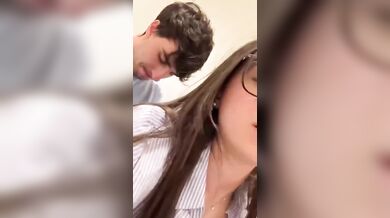 Coppia studenti italiani fa sesso nei bagni dell'università