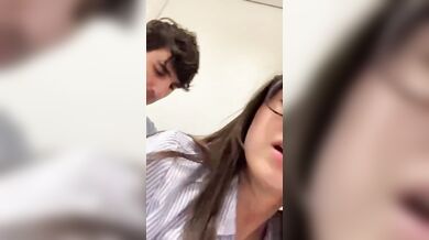 Coppia studenti italiani fa sesso nei bagni dell'università