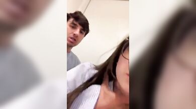 Coppia studenti italiani fa sesso nei bagni dell'università