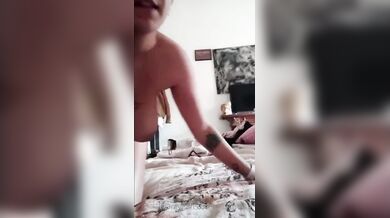 Studentessa italiana si masturba in camera