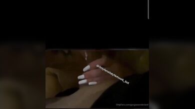 Giorgia succhia il cazzo al suo compagno con la panna montata