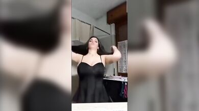 Ragazza italiana con tettone enormi