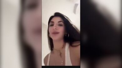 Ragazza italiana con tettone enormi