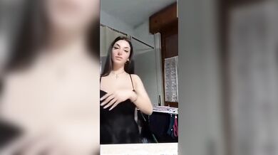 Ragazza italiana con tettone enormi