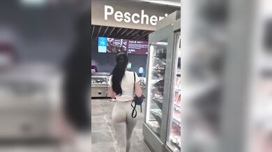 Barista porca italiana con gran culo