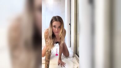 Gode da sola montando cazzo di gomma