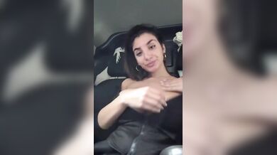 Tettone 18 enne italiana in auto