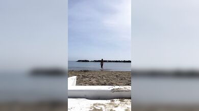 Selfie al mare in bikini