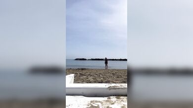 Selfie al mare in bikini