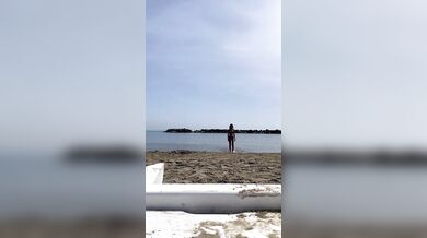 Selfie al mare in bikini