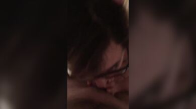 Pompino pov fidanzata fica con occhali