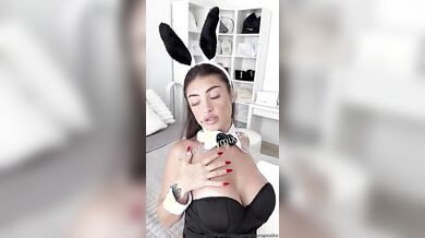 Annarita Esposito coniglietta sexy tettona