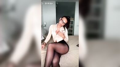 Giulia sexy professoressa porcella Diretta OF