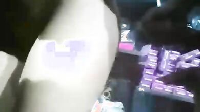 Commessa italiana scopata da cliente in negozio