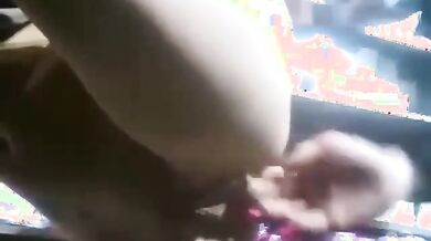 Commessa italiana scopata da cliente in negozio