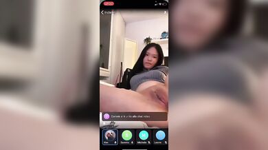 Kim teen italiana si masturba il culo