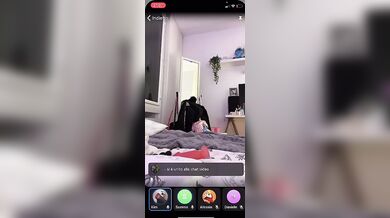 Kim teen italiana si masturba il culo