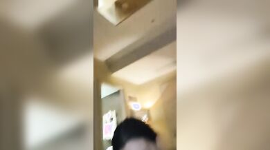 Fidanzata spompina il suo ragazzo che le viene in bocca