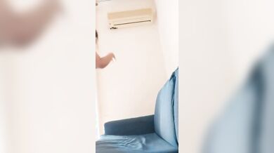 La troietta ha tanta voglia di prendere il cazzo