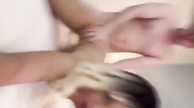 Ragazzo Nerd scopa biondina italiana tettona