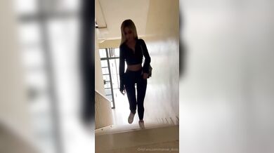 Biondina italiana spompina ragazzo palestrato