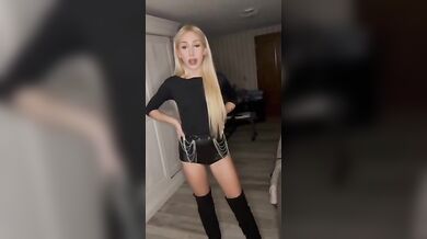 Sei il mio cane da portare fuori al guinzaglio