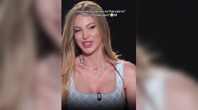 Taylor Mega Ho una fica bellissima