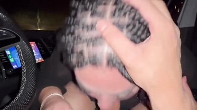 Pompino amatoriale pov in macchina