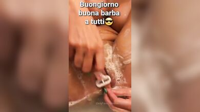 Mi faccio la barba alla fica